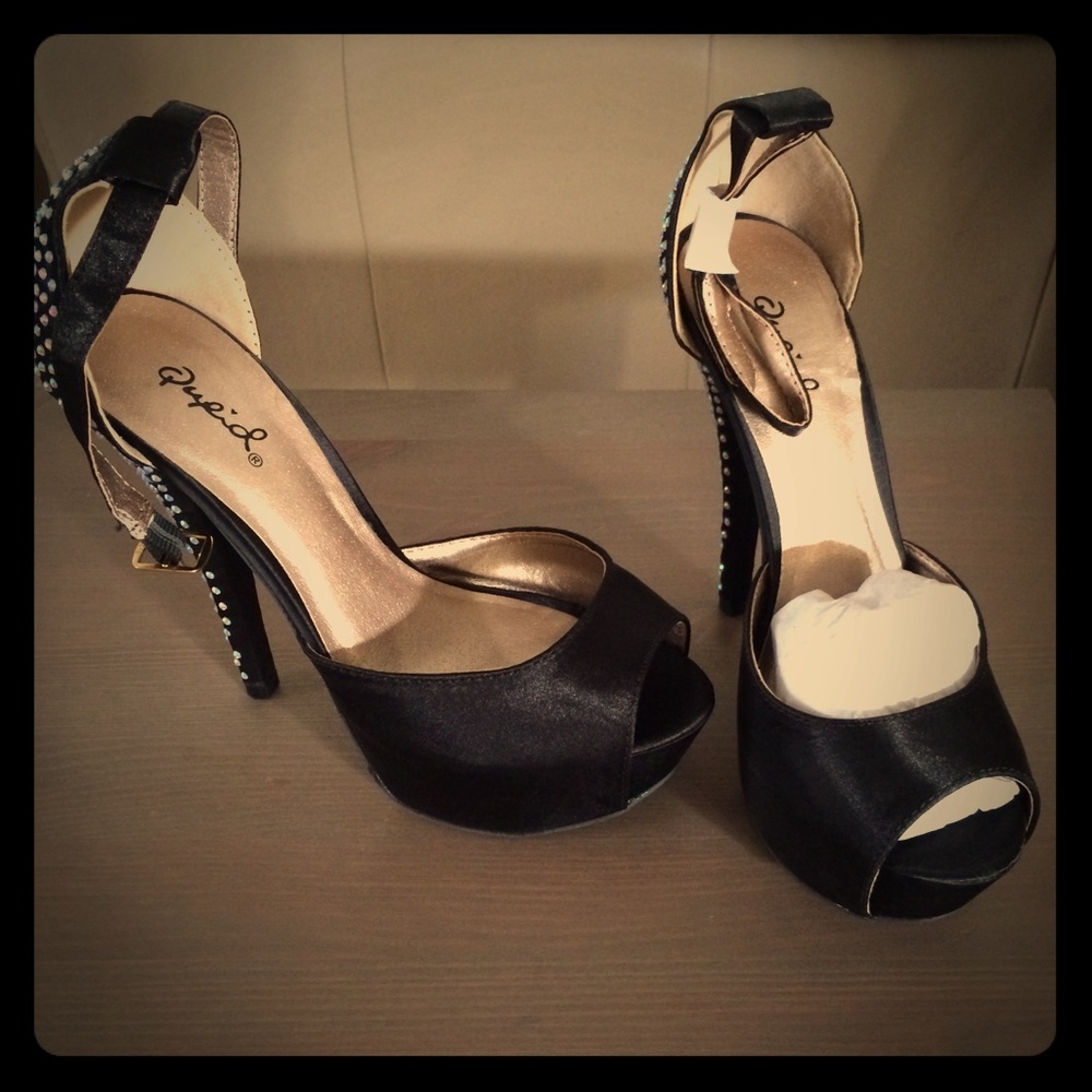 Brand New Black Satin Platform  Heels Size 7